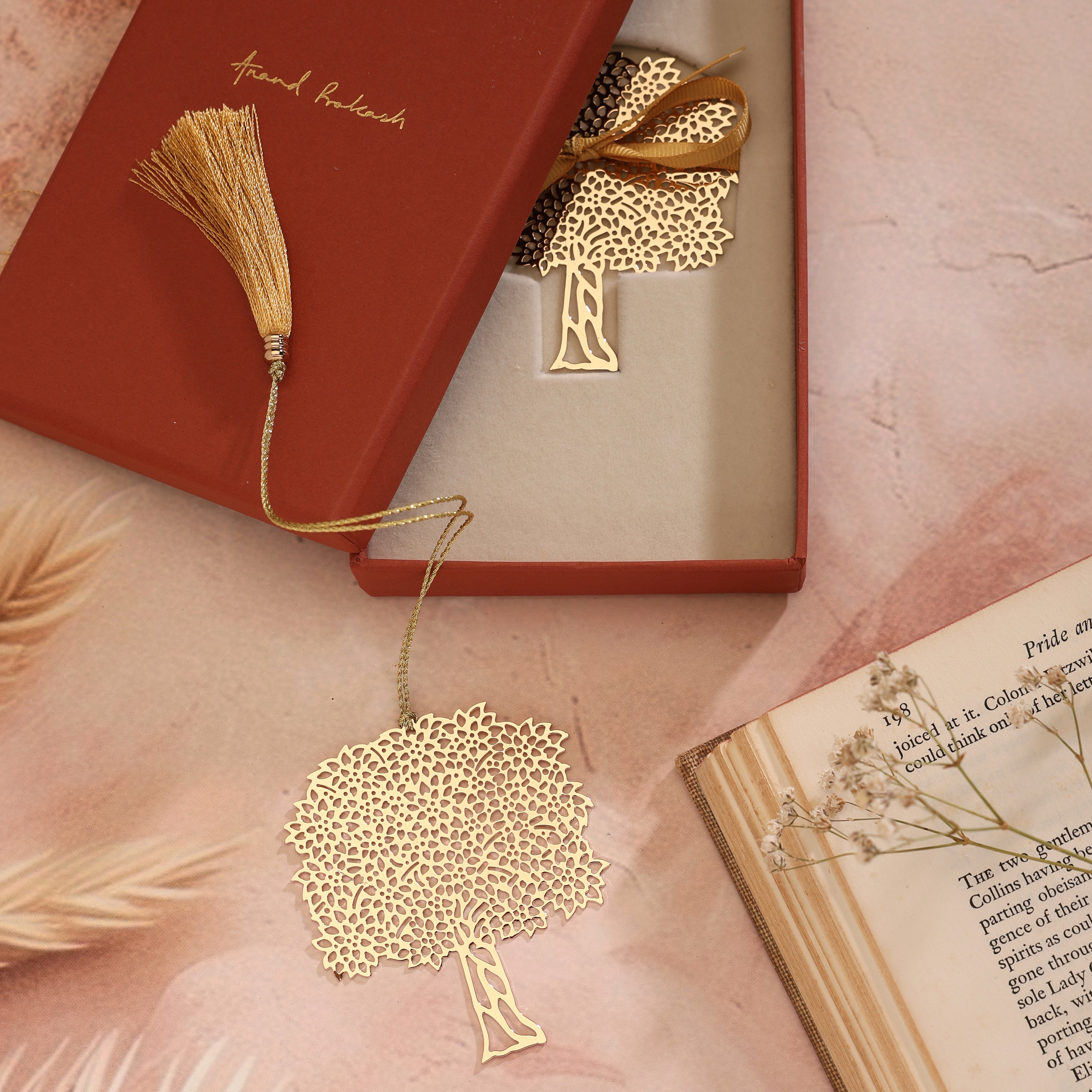 #coating_Gift Box & Bookmark Tree