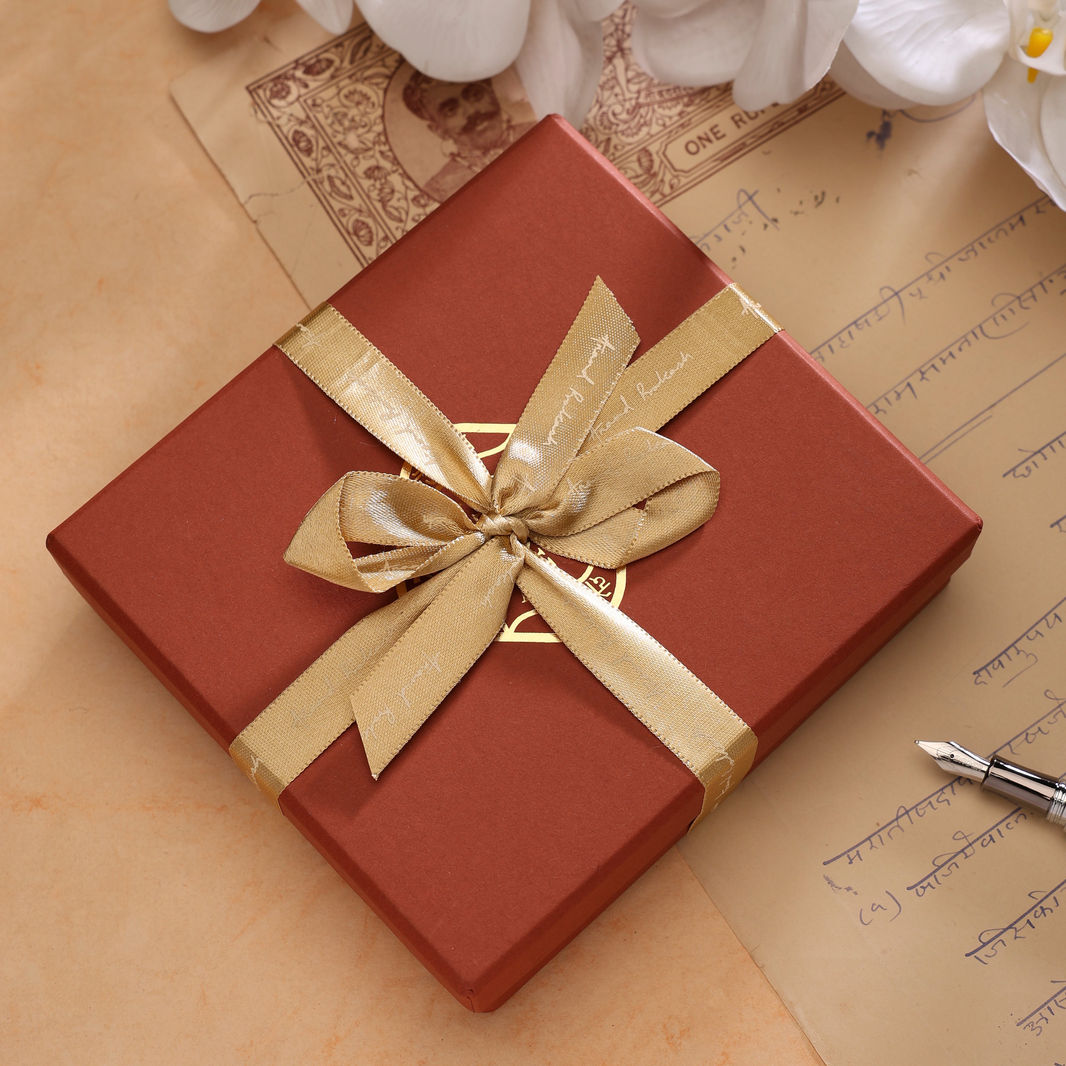 Paperweight Half Anna