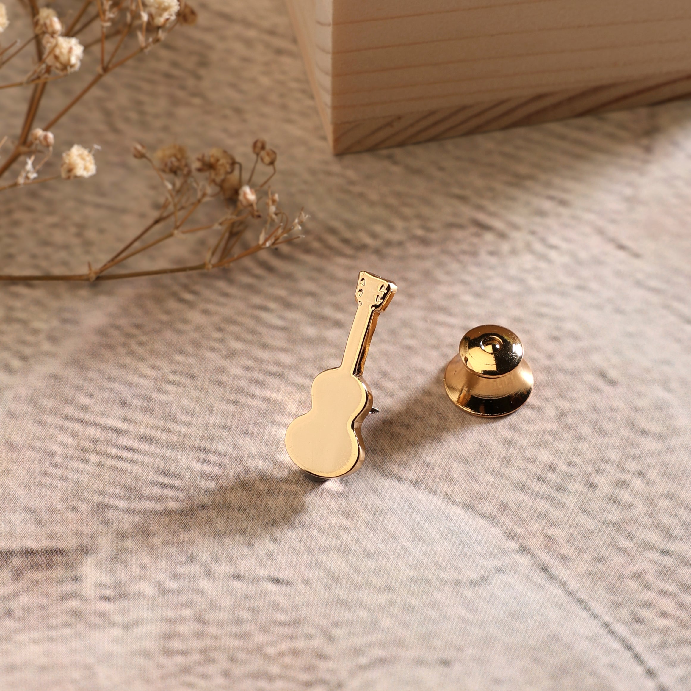 Lapel Pin - Guitar Goldplated