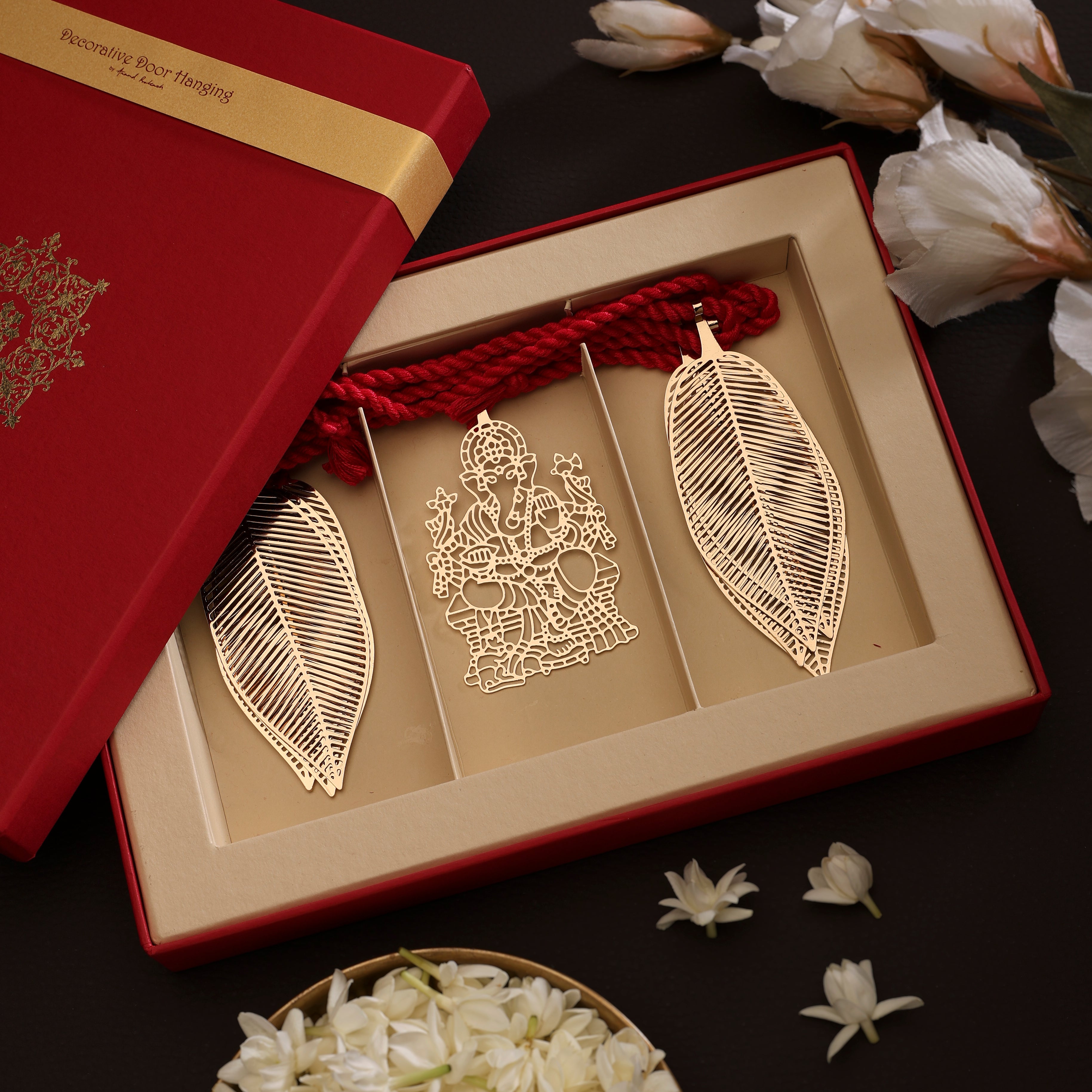 Decorative Door Hanging Leaf With Lines