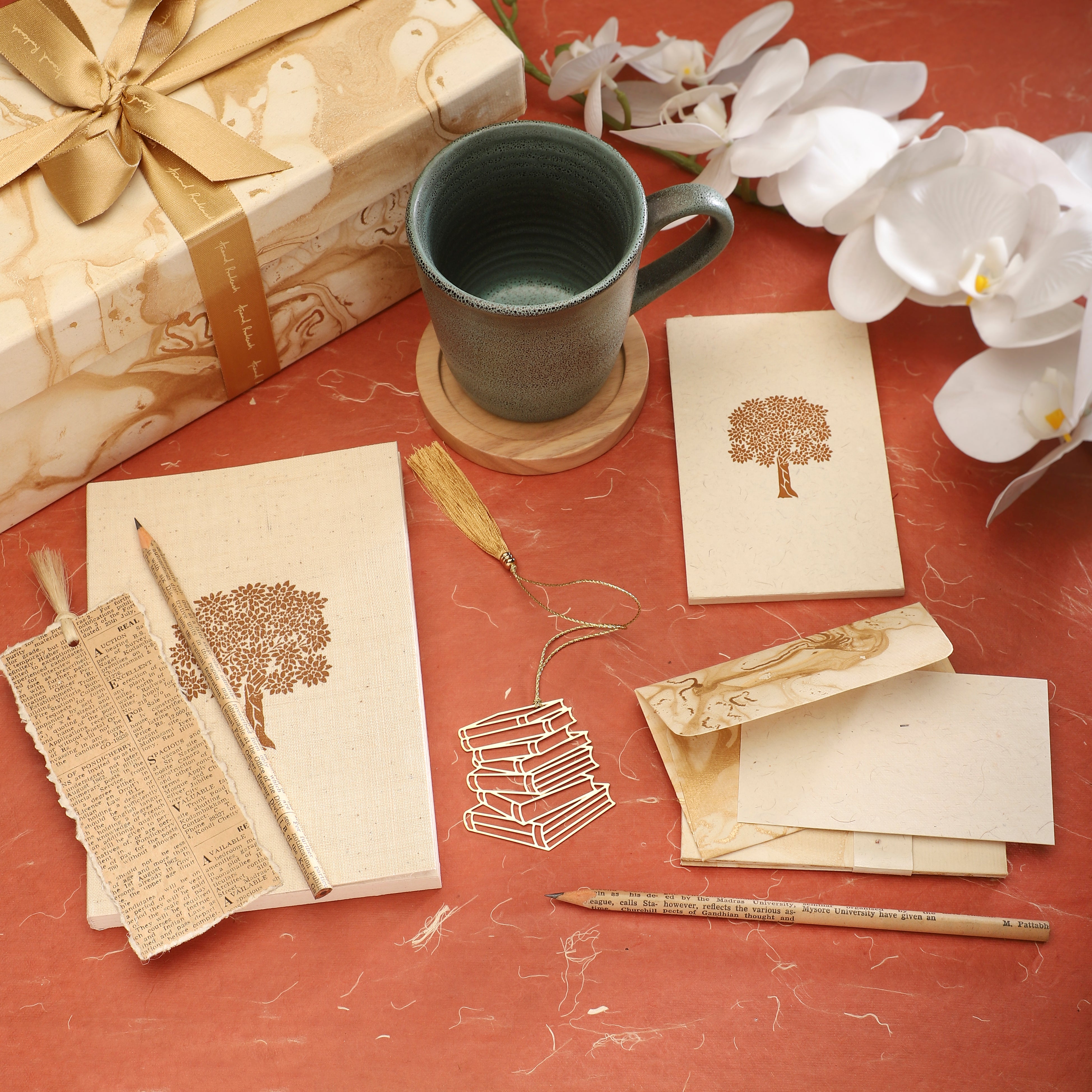 Gift Box For A Reading Enthusiast - Bibliophile | Anand Prakash