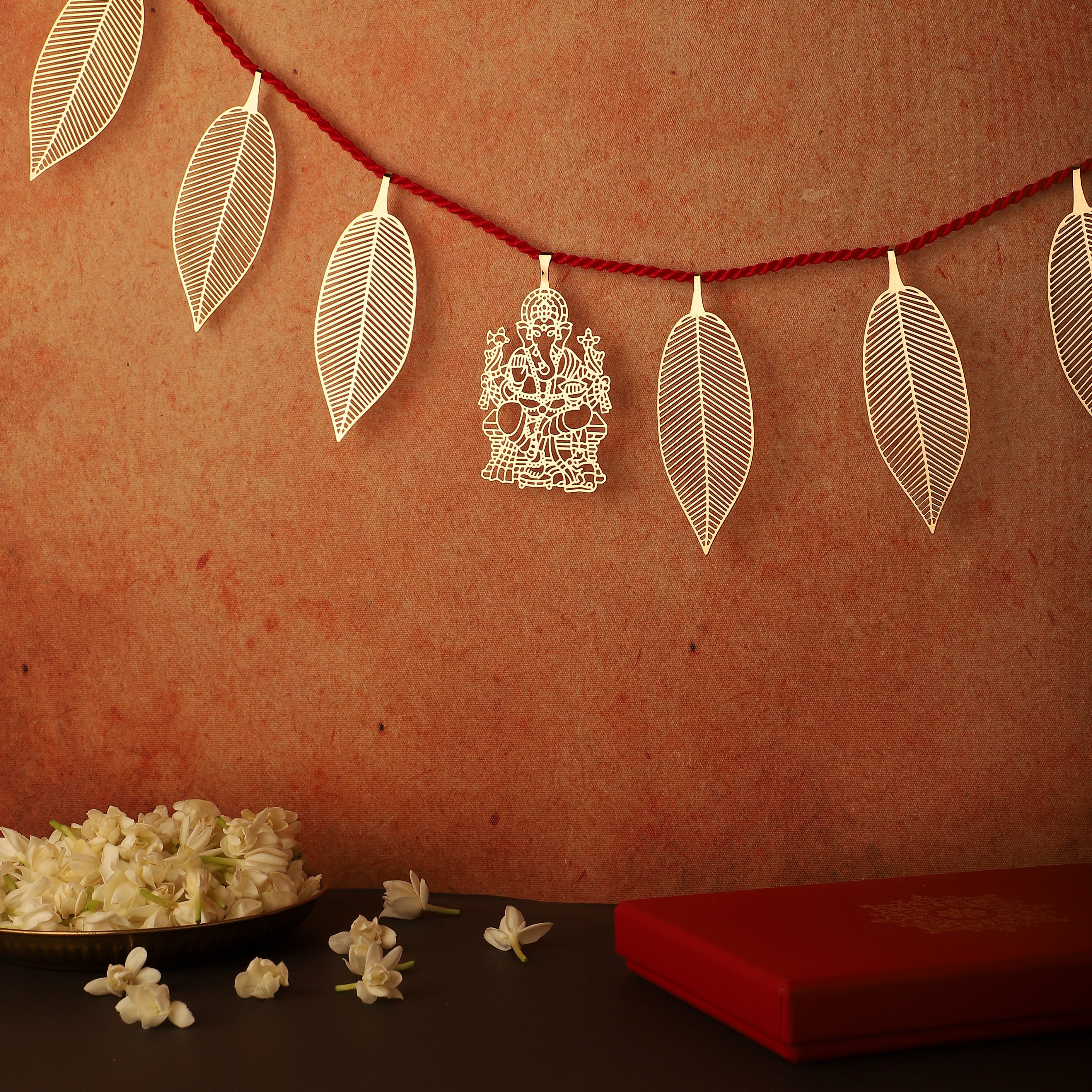 Decorative Door Hanging Leaf With Lines | Anand Prakash