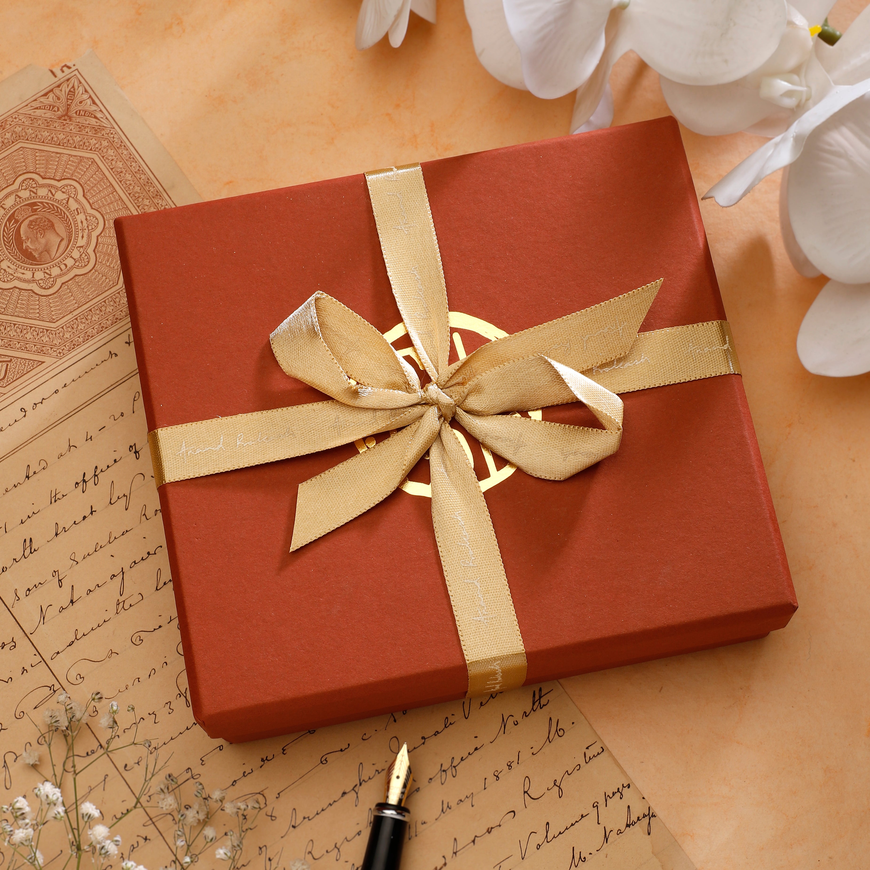 Paperweight - Chhatrapati Shivaji Maharaj - Hon Coin