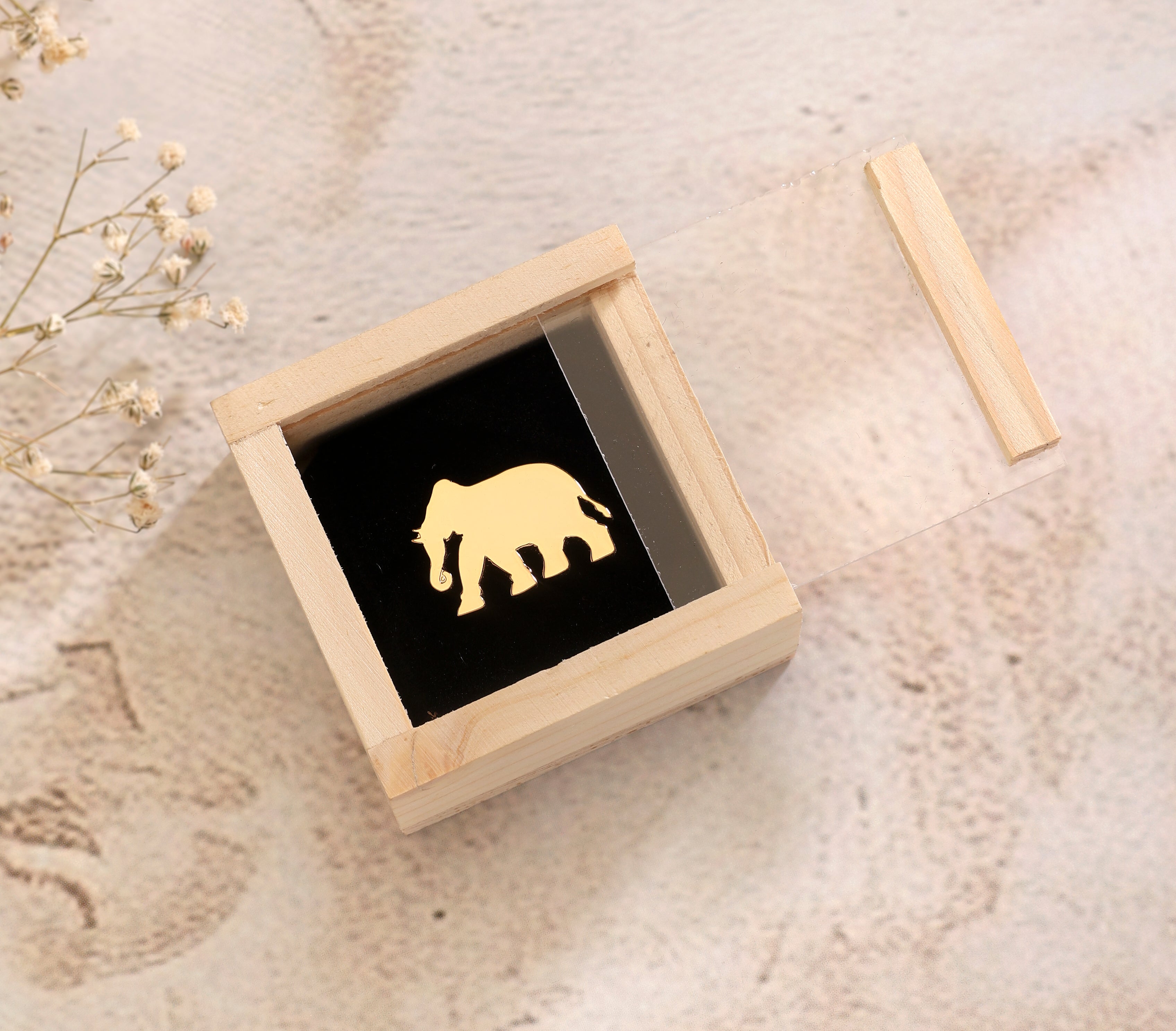 Lapel Pin Elephant Goldplated