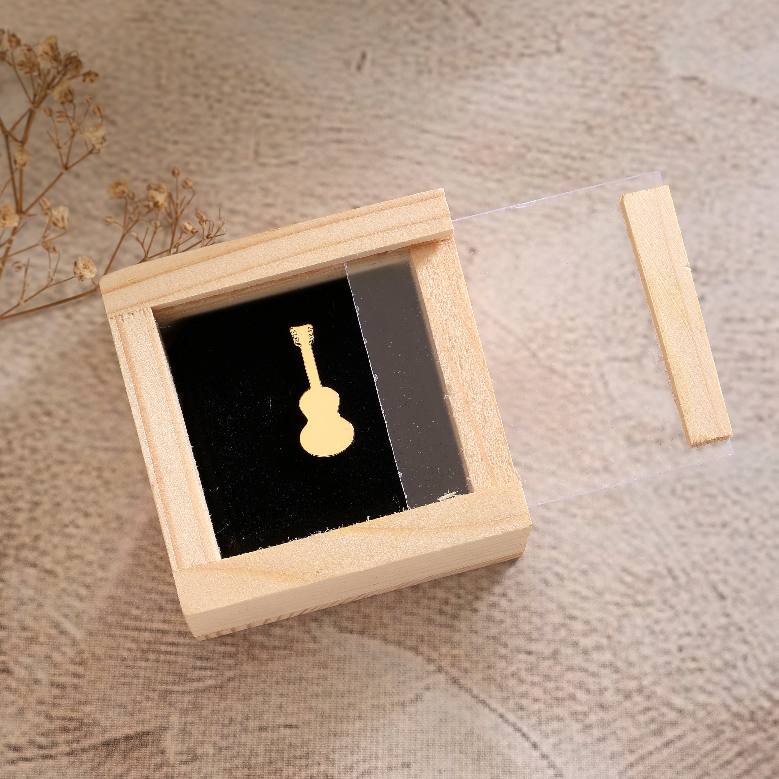 Lapel Pin - Guitar Goldplated