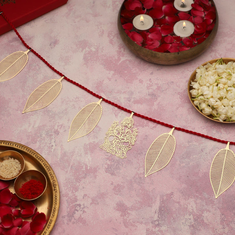 Decorative Door Hanging Leaf With Lines