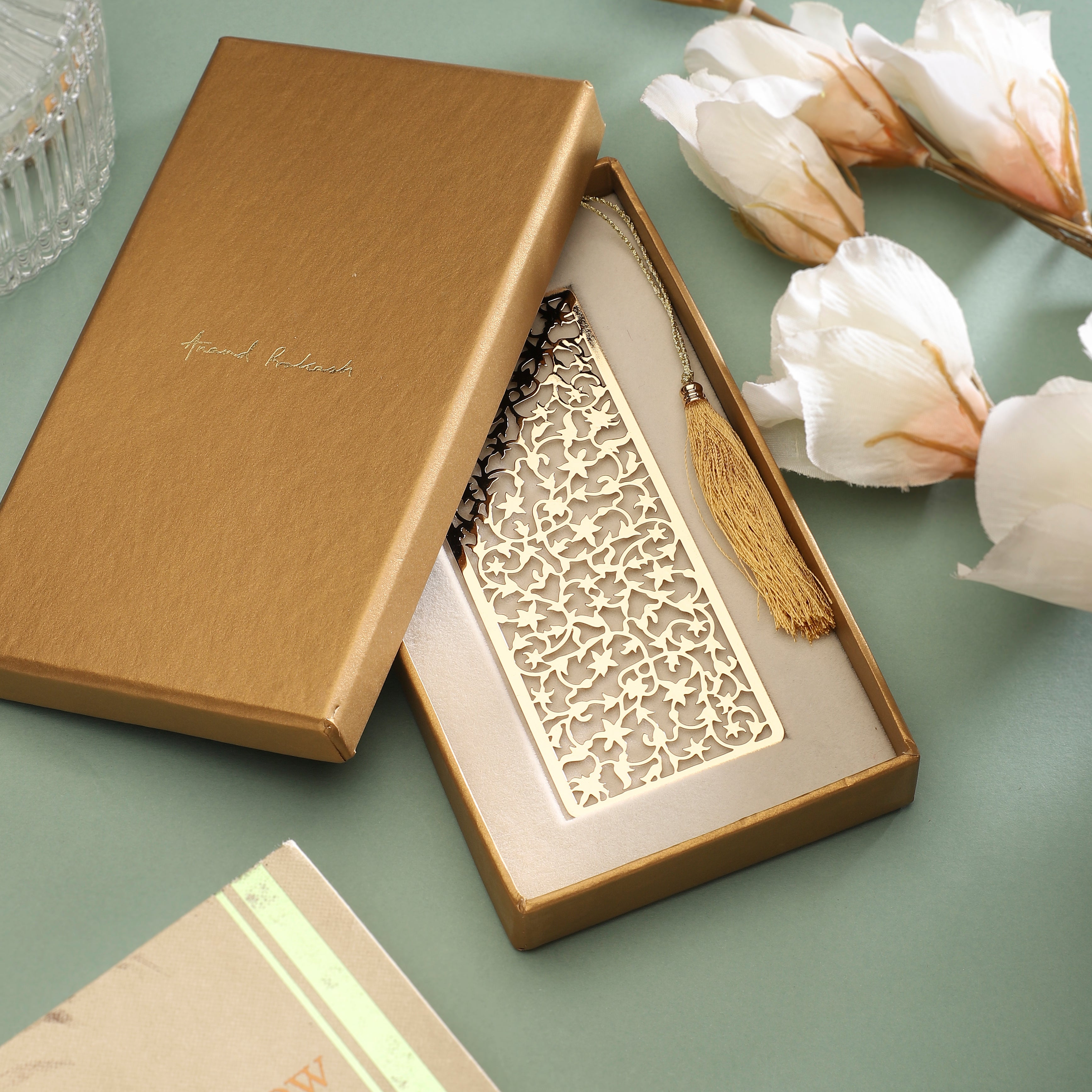 #style_Gift Box & Bookmark TM T