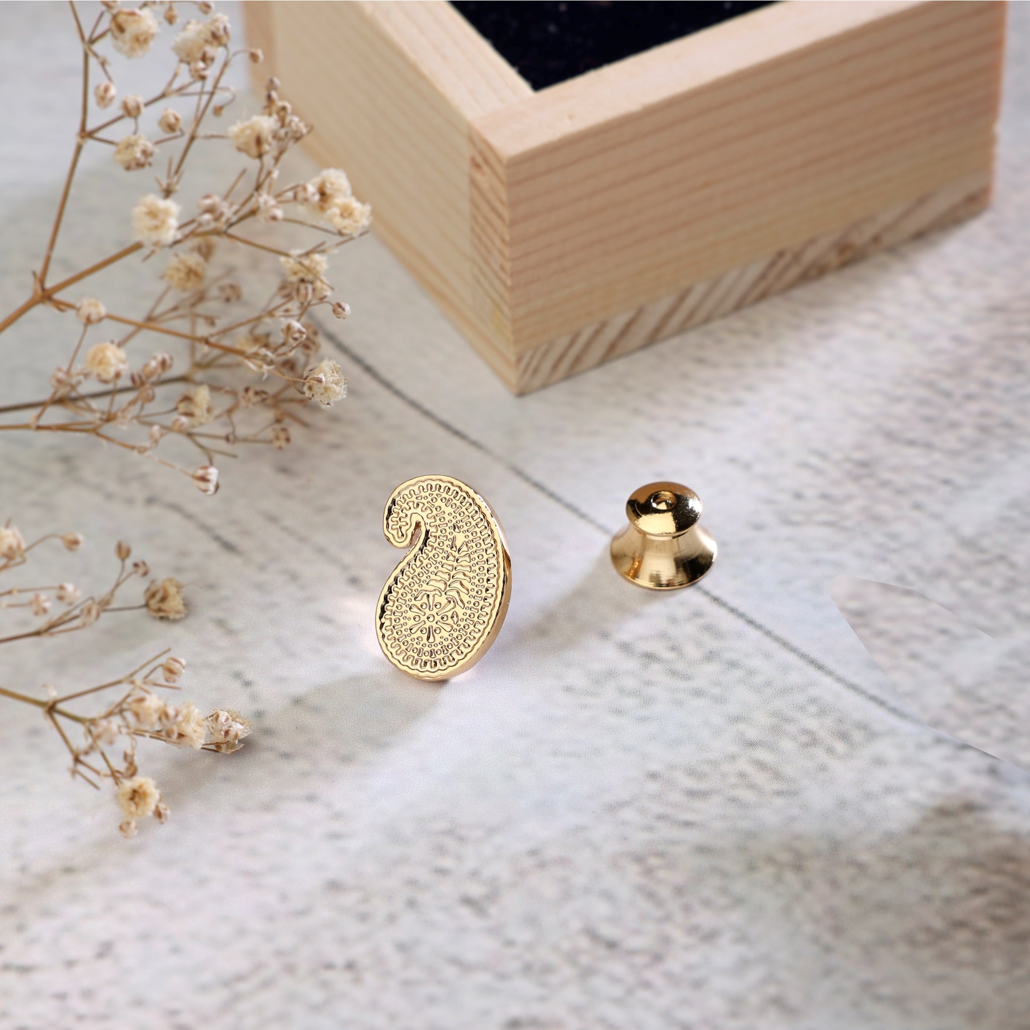 Lapel Pin - Paisley Goldplated