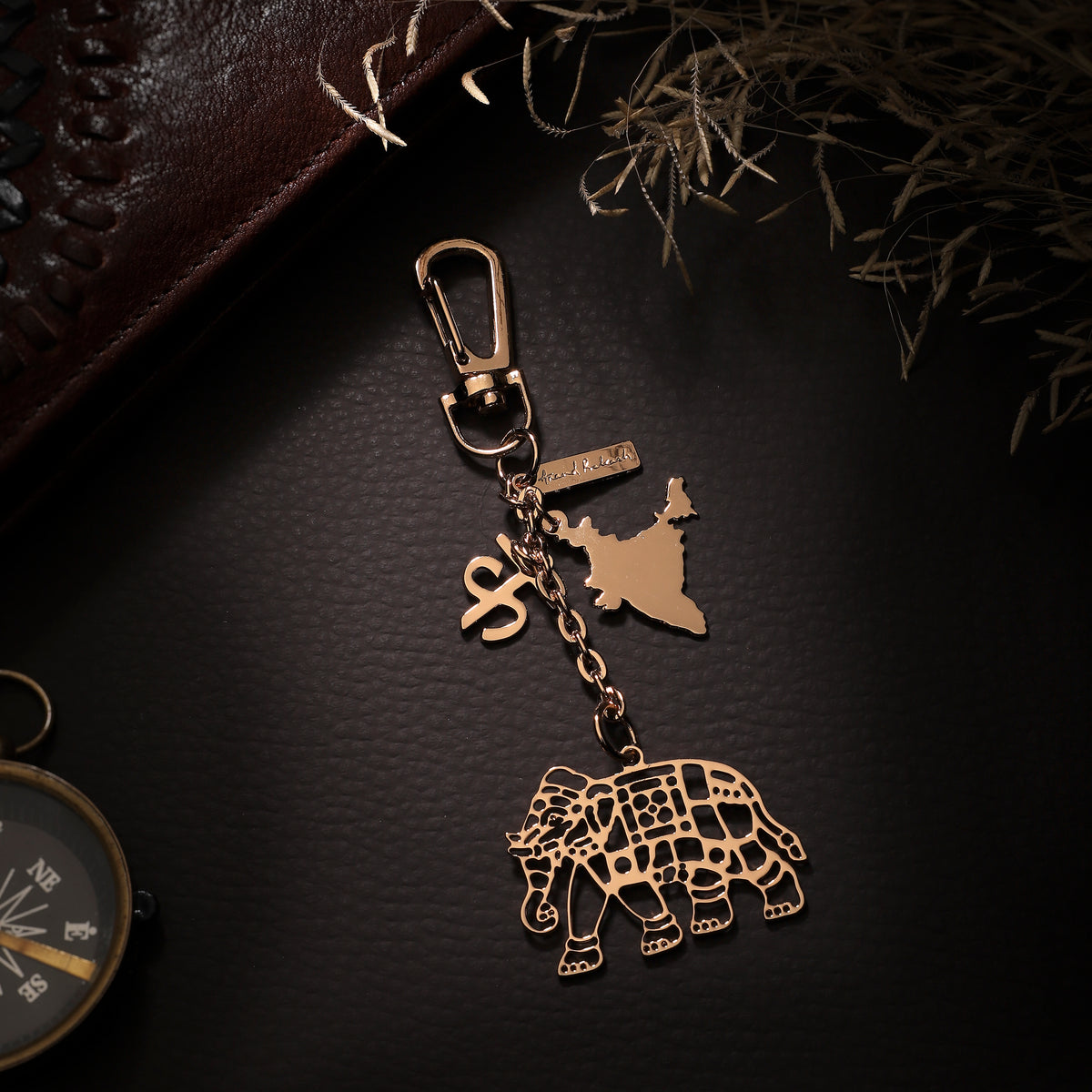bagcharm_gold_finish_bag_acces